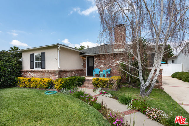 5831 BURNET Avenue photo 2
