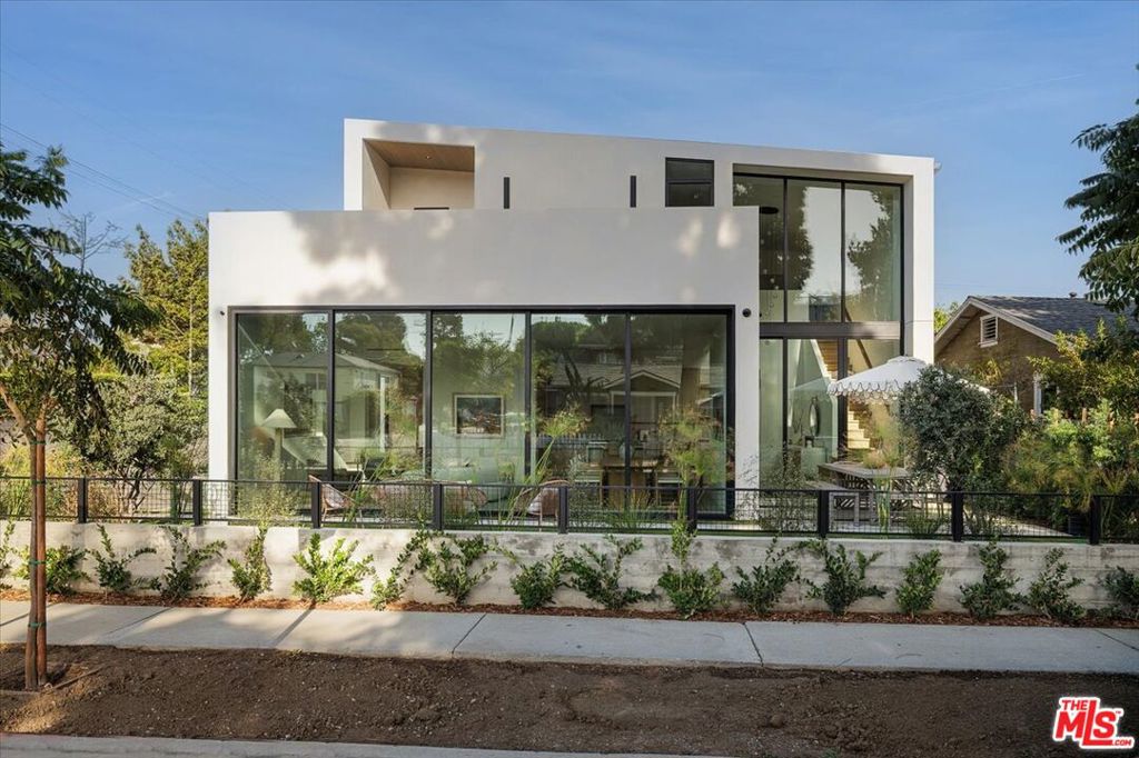 3404 Caroline Avenue — Contemporary