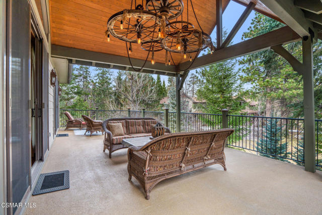 32310 Hummingbird Court, Running Springs CA: https://media.crmls.org/mediaz/032056cb-2ab0-469c-bc0c-6469b5e58bea.jpg