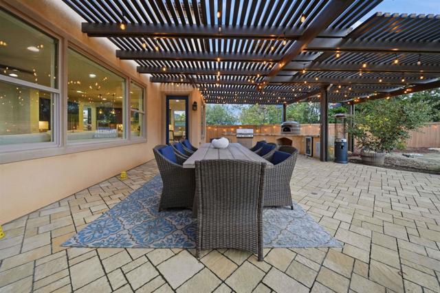 2914 Morning Creek Road, Chula Vista CA: https://media.crmls.org/mediaz/03206608-bc3f-4c32-8bc7-145e25621f69.jpg