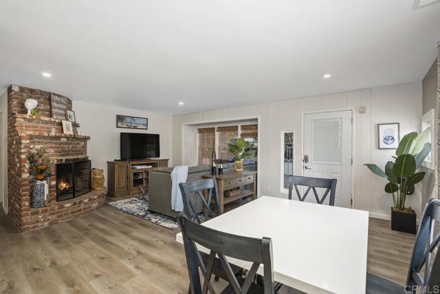 393 Date Avenue, Carlsbad CA: https://media.crmls.org/mediaz/0320c3d9-20c8-45a3-9bc1-01c029881582.jpg