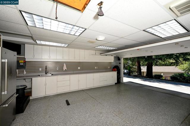 1883 Piedras Cir, Alamo CA: https://media.crmls.org/mediaz/0320e425-0d24-4d37-b45f-82d78a530d73.jpg