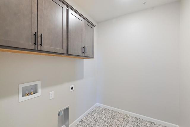 1861 Hydrangea Drive, Hollister CA: https://media.crmls.org/mediaz/03215b28-f5f1-4fd2-96db-8f8c623598c3.jpg