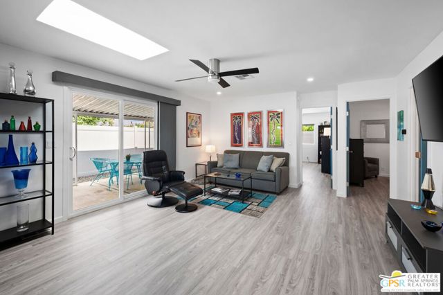 240 Los Pinos Drive, Palm Springs CA: https://media.crmls.org/mediaz/03222d58-2f58-40b4-88e8-d4d74409644b.jpg