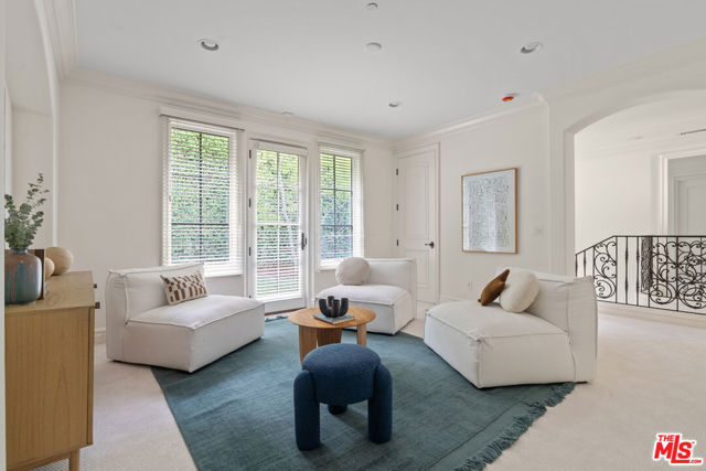 3697 Benedict Canyon Lane, Sherman Oaks CA: https://media.crmls.org/mediaz/03225ca2-4caf-446b-bc5d-33f271470fd7.jpg