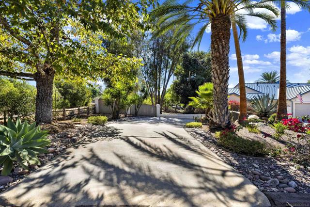 14265 Sandhill Rd, Poway CA: https://media.crmls.org/mediaz/032278fb-2cbf-4147-bc57-0721fce8decd.jpg