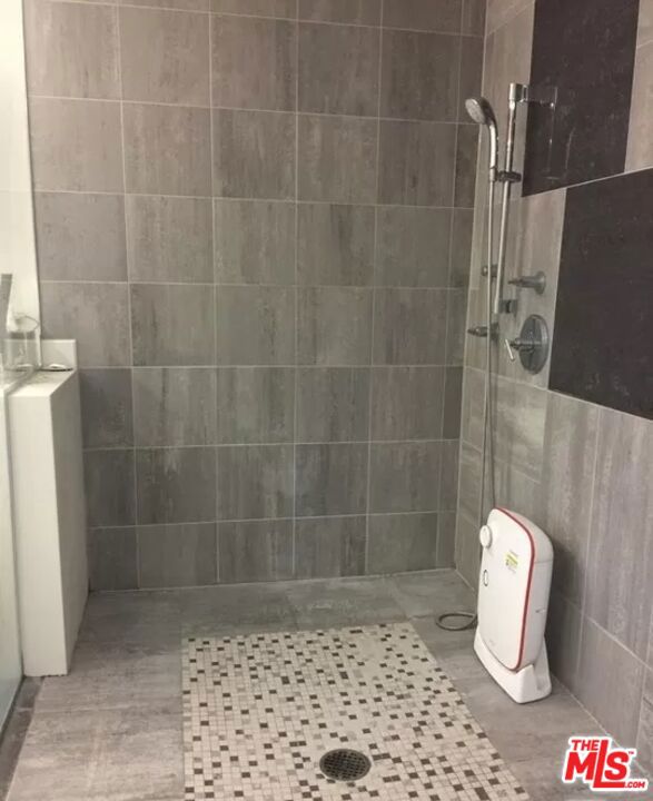 3785 Wilshire Boulevard, Los Angeles CA: https://media.crmls.org/mediaz/0322aea4-0ec4-47ef-942a-eb98f2893f88.jpg