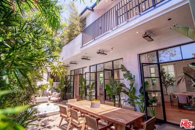 745 E Sunset Avenue, Venice CA: https://media.crmls.org/mediaz/0322e10f-6de2-4d7a-b3b3-2b654cc3ee97.jpg
