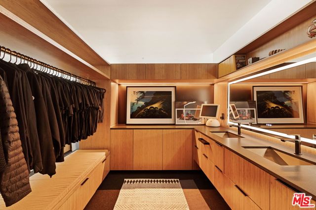 1155 S Grand Avenue, Los Angeles CA: https://media.crmls.org/mediaz/032338cd-7f43-4c8d-9fe0-5ddc7b1864a3.jpg