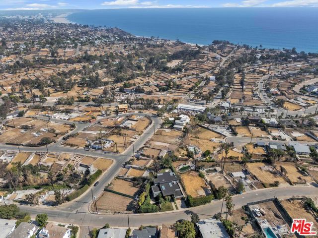 Drew Fenton | 887 Chattanooga Avenue Pacific Palisades CA | MLS: 7346712