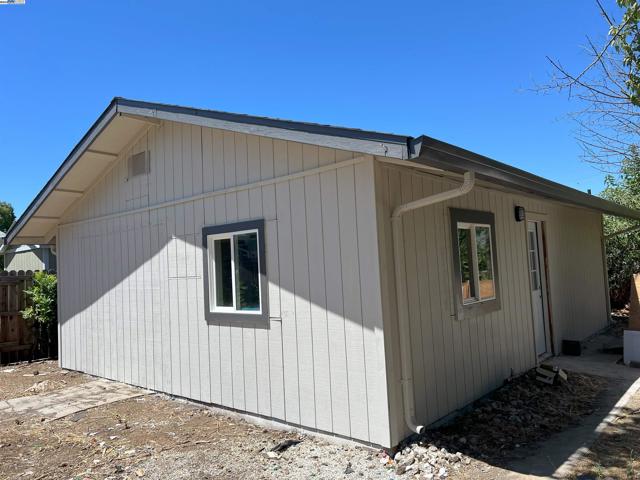 2559 Lynn Ave, Concord CA: https://media.crmls.org/mediaz/03235c1d-7155-4f1e-8e0e-21e03df75045.jpg