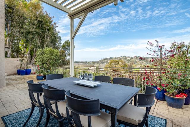 14730 Caminito Porta Delgada, Del Mar CA: https://media.crmls.org/mediaz/03237177-8135-4382-a680-907409673554.jpg