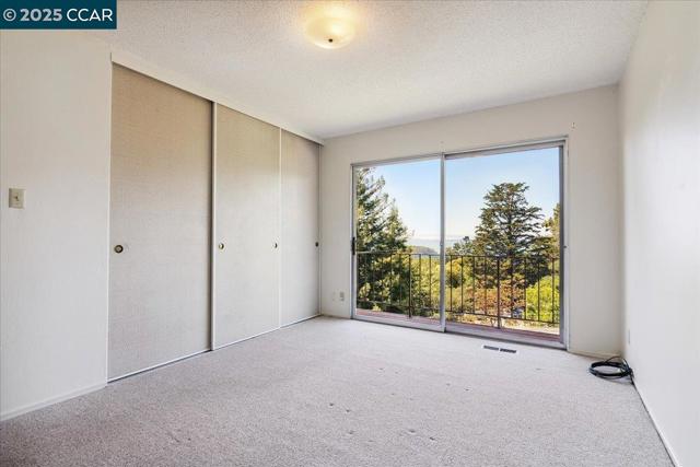 51 Rincon Rd, Kensington CA: https://media.crmls.org/mediaz/0323cf4e-8fa2-4f4e-84eb-7b1ba15b882f.jpg