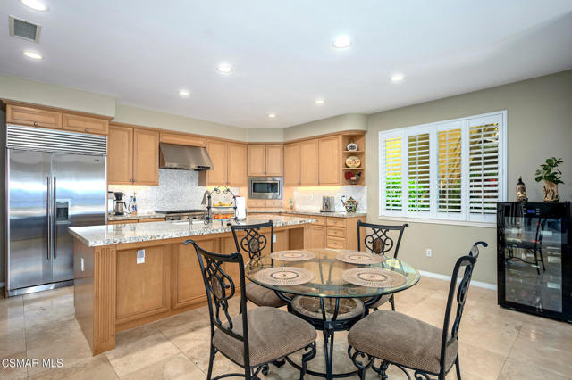 4566 Bluewood Court, Moorpark CA: https://media.crmls.org/mediaz/032464ab-a486-420a-8a67-bc6d0844e5b6.jpg