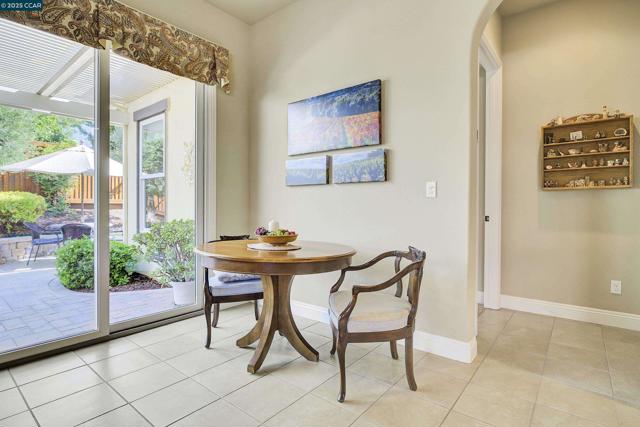 1648 Chianti Ln, Brentwood CA: https://media.crmls.org/mediaz/03248d50-ee0d-46fa-98c3-736eaee8baad.jpg