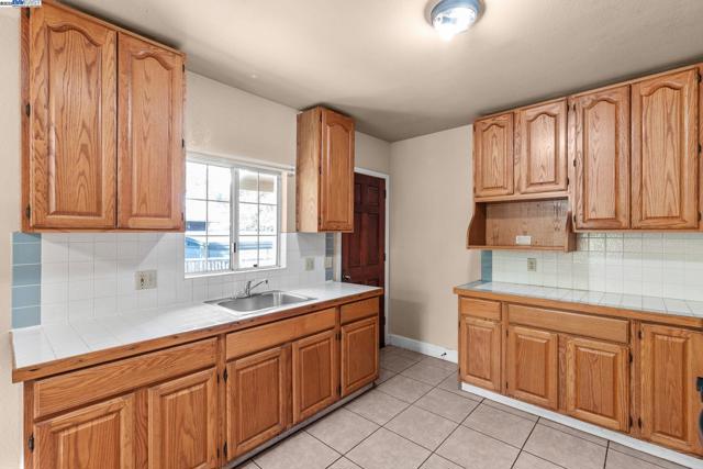 2825 Marlborough Avenue, Redwood City CA: https://media.crmls.org/mediaz/032493d5-7424-4207-a4ee-33b41a3e0c68.jpg