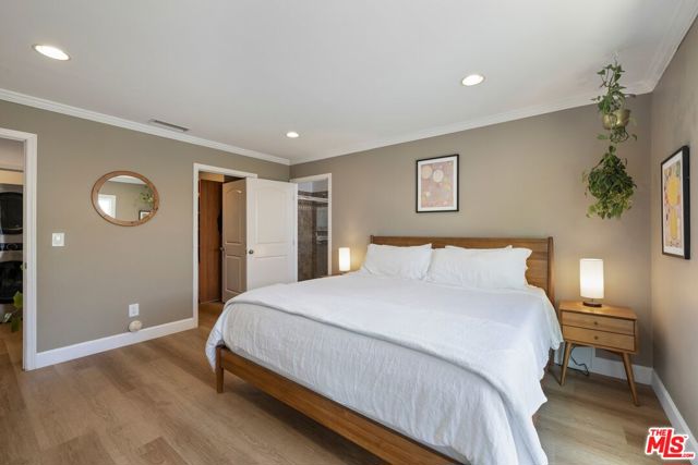 3551 S Bentley Avenue, Los Angeles CA: https://media.crmls.org/mediaz/032495a7-9118-40dc-9d2b-5e9b0eefa4c3.jpg