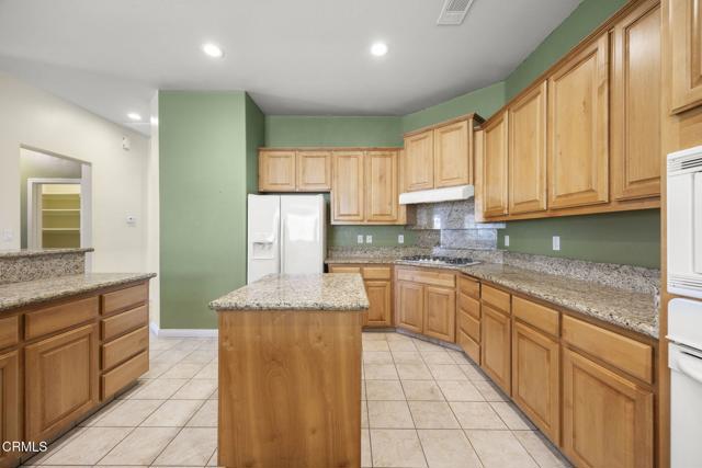 13418 Giro Drive, Bakersfield CA: https://media.crmls.org/mediaz/03251720-2b56-4dd9-a616-884af531cad3.jpg