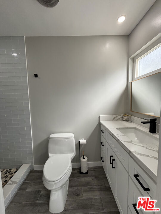940 7th Street, Santa Monica CA: https://media.crmls.org/mediaz/03252b8f-5558-4b1a-83e6-b101b5b01a04.jpg