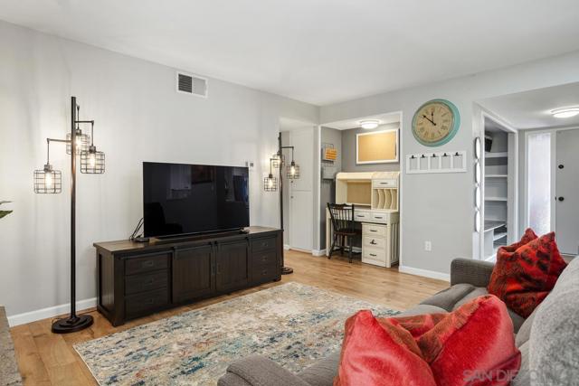 12007 Caminito Campana, San Diego CA: https://media.crmls.org/mediaz/03257013-a431-43c8-9fd5-bfa558df376c.jpg
