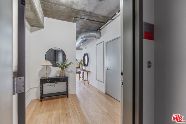 645 W 9th Street, Los Angeles CA: https://media.crmls.org/mediaz/03263c38-3f40-4dc5-92d7-cf10834361a4.jpg