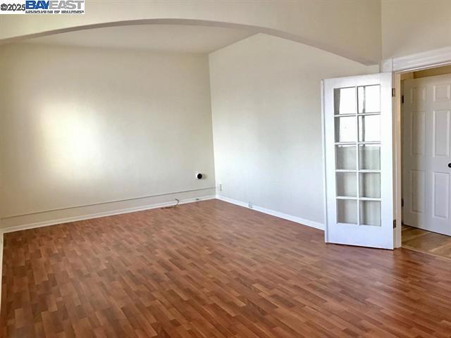 1707 Lincoln Ave, Alameda CA: https://media.crmls.org/mediaz/0326c933-7690-4020-ad7f-1b47a85433fa.jpg