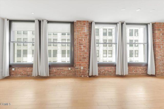 460 S Spring Street, Los Angeles CA: https://media.crmls.org/mediaz/03276c41-9fdb-48c8-b139-ce280dfa328f.jpg
