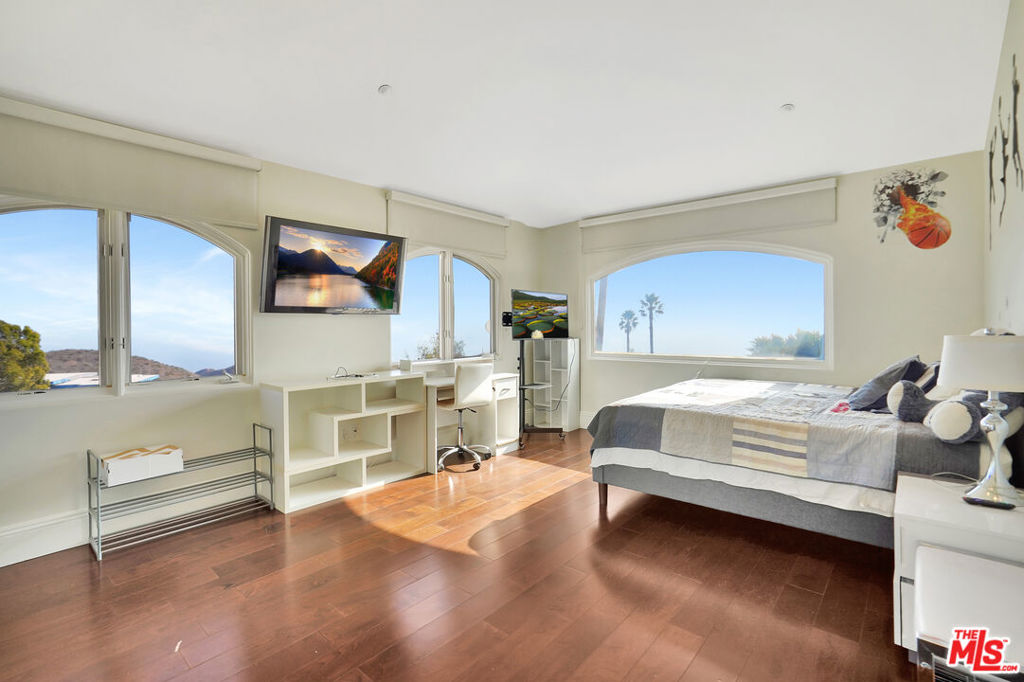 MLS #25630607 image #32
