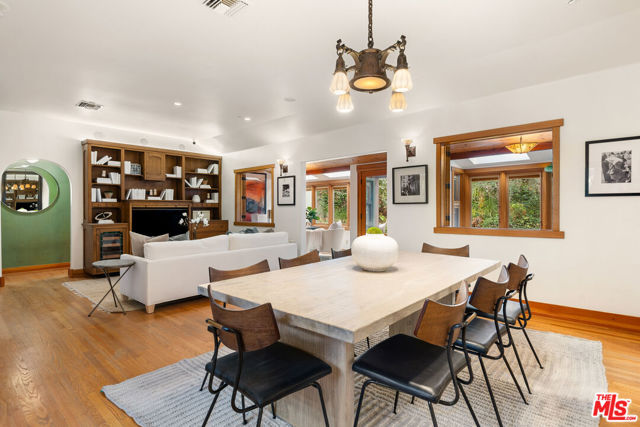 5045 Oakdale Avenue, Woodland Hills CA: https://media.crmls.org/mediaz/0328d1a3-1423-435b-98f5-81cef096085a.jpg