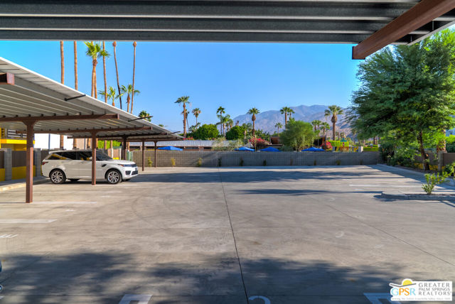 588 E San Lorenzo Road, Palm Springs CA: https://media.crmls.org/mediaz/03291dcf-5d8e-451d-bc01-09d34042de0a.jpg