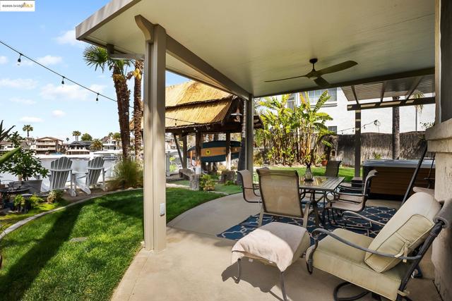 5090 Double Point Way, Discovery Bay CA: https://media.crmls.org/mediaz/03298642-cb69-48d2-835c-55af482c30d2.jpg