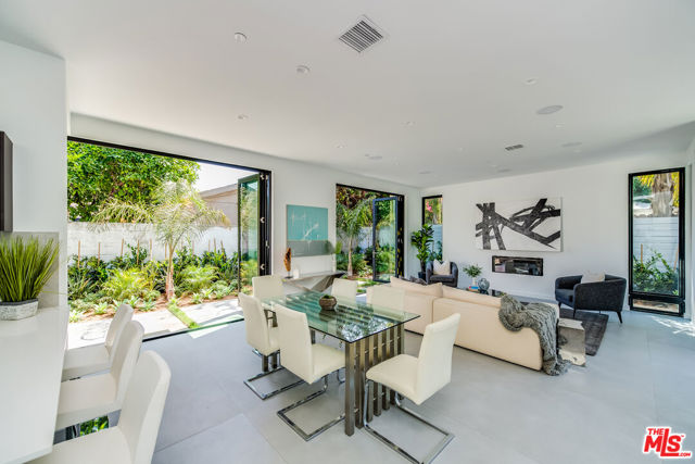 370 N San Vicente Boulevard, West Hollywood CA: https://media.crmls.org/mediaz/0329949f-b756-48e7-971b-9dbd765da5ae.jpg