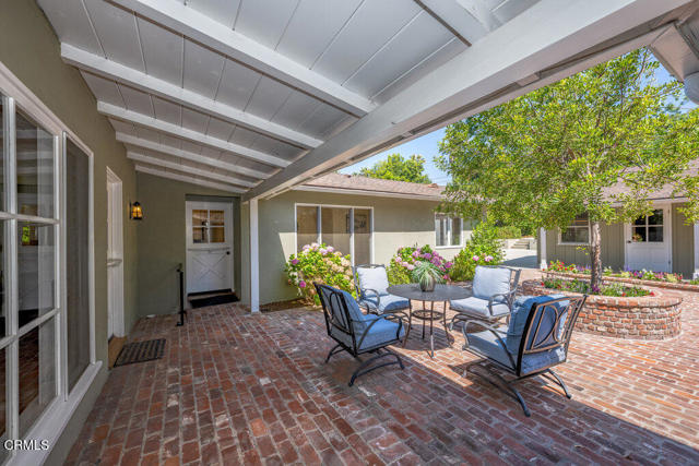 41 E Bonita Avenue, Sierra Madre CA: https://media.crmls.org/mediaz/032a47f3-a473-4043-8341-d99ea299f522.jpg