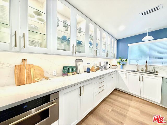 17728 Porto Marina Way, Pacific Palisades CA: https://media.crmls.org/mediaz/032aa8fe-2adb-4909-92c8-809837521b9d.jpg