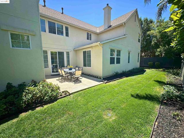 1327 Remington Ct, Tracy CA: https://media.crmls.org/mediaz/032b59cd-e057-4be2-9cf4-58ad9b046631.jpg