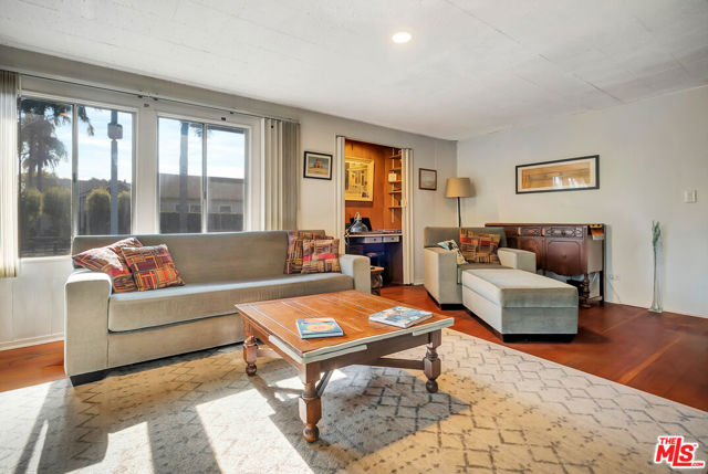 2141 Glyndon Avenue photo 4