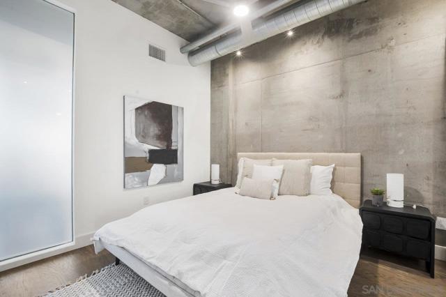 877 Island Ave, San Diego CA: https://media.crmls.org/mediaz/032bcc0b-0450-4305-a3ef-84628db8d4a3.jpg