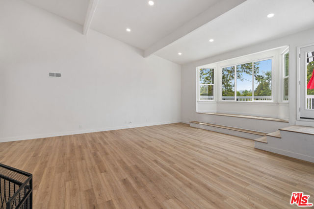 19555 Oxnard Street, Tarzana CA: https://media.crmls.org/mediaz/032c25d7-60b0-40cc-9e3e-78571c3f7248.jpg