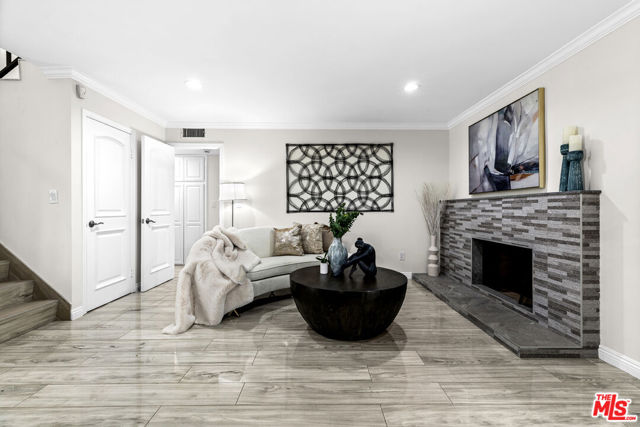 8557 Norwich Avenue, North Hills CA: https://media.crmls.org/mediaz/032cd188-e7b8-4fdc-9190-56e6b3020341.jpg