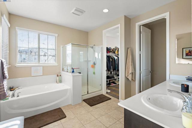 248 Alta St, Brentwood CA: https://media.crmls.org/mediaz/032ce738-90fa-437c-942a-f851138e8988.jpg