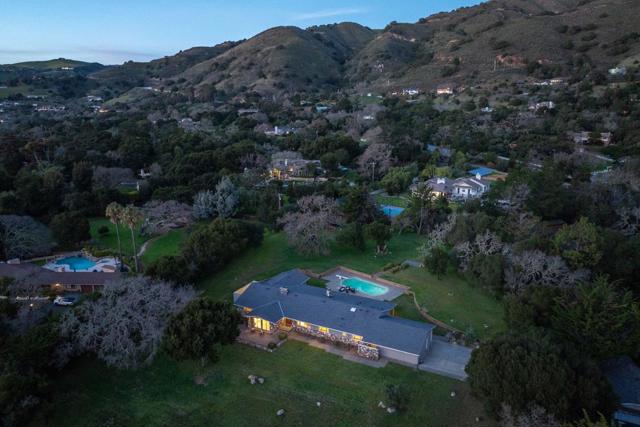 10 Ring Lane, Carmel Valley CA: https://media.crmls.org/mediaz/032d2717-c222-4728-920d-f14a81743251.jpg