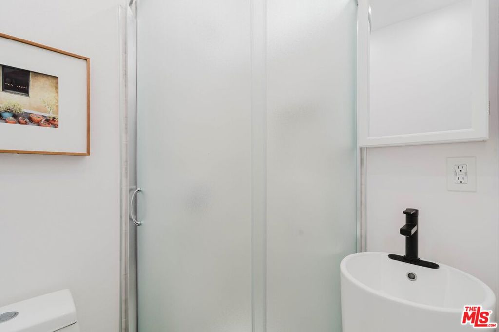 https://media.crmls.org/mediaz/032d43ca-2e02-45f6-9c7f-826561c32790.jpg?preset=X-Large