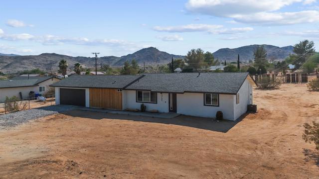 Detail Gallery Image 2 of 33 For 4758 Avenida La Mirada, Joshua Tree,  CA 92252 - 3 Beds | 2 Baths