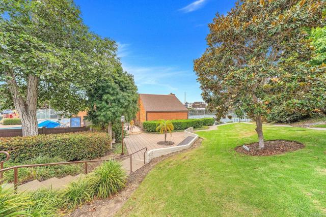2282 Caminito Pescado, San Diego CA: https://media.crmls.org/mediaz/032f4d4c-50db-40e7-8efe-79b5a26aa0cd.jpg