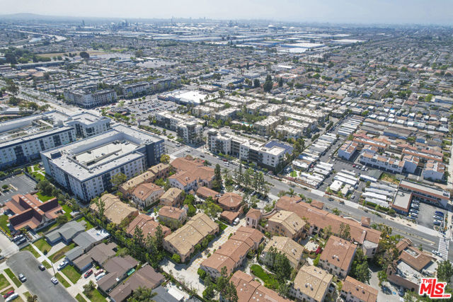 552 E Carson Street, Carson CA: https://media.crmls.org/mediaz/03300476-6b1d-4fbb-b677-b224bef6d16c.jpg