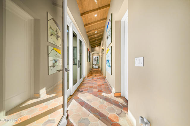 1451 E La Loma Avenue, Somis CA: https://media.crmls.org/mediaz/03302bc7-714d-4015-b72d-78734d7789ab.jpg