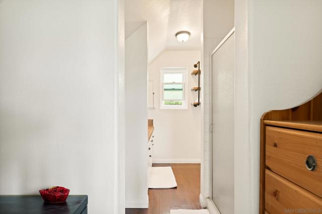 1141 Grass Valley Road, Lake Arrowhead CA: https://media.crmls.org/mediaz/03308bda-3871-4250-9084-8779c2becea7.jpg
