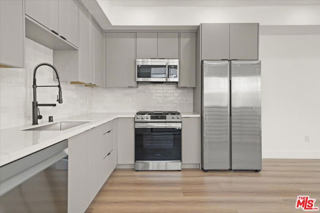 910 N Hudson Avenue, Los Angeles CA: https://media.crmls.org/mediaz/03309122-f933-42c5-bd3b-af8159f8bdcf.jpg