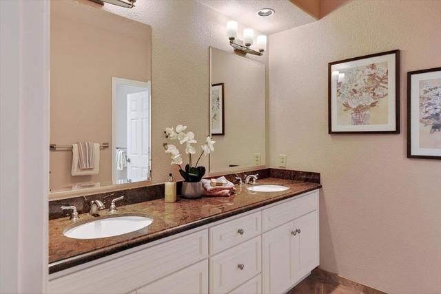 1190 Maria Privada, Mountain View CA: https://media.crmls.org/mediaz/0330a8b7-d761-4975-a507-311d88fa4294.jpg