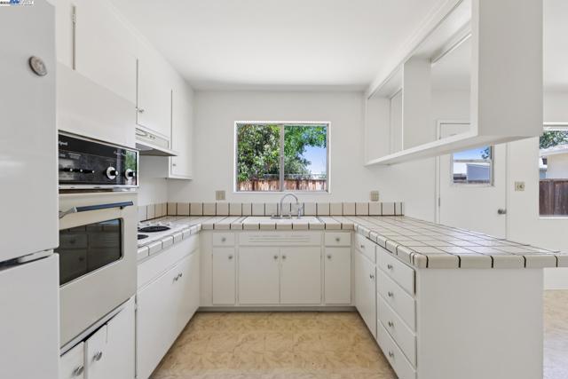 916 El Caminito, Livermore CA: https://media.crmls.org/mediaz/0330eadf-b698-44d2-bf68-ba9dce48b625.jpg